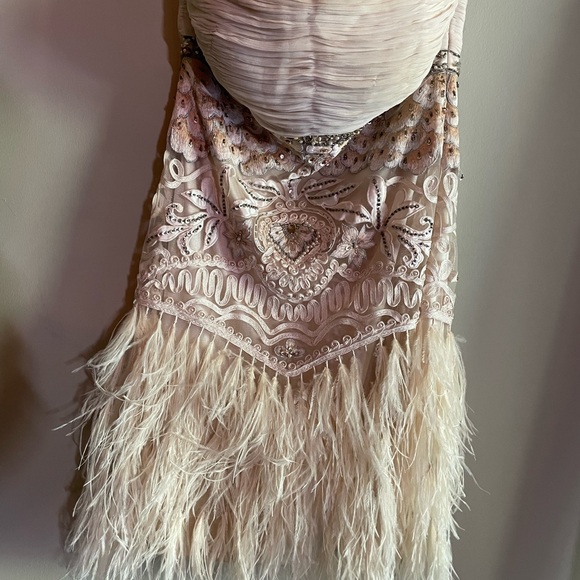 Sue Wong Dresses & Skirts - Elegant Cream Feathered Strapless Mini Dress